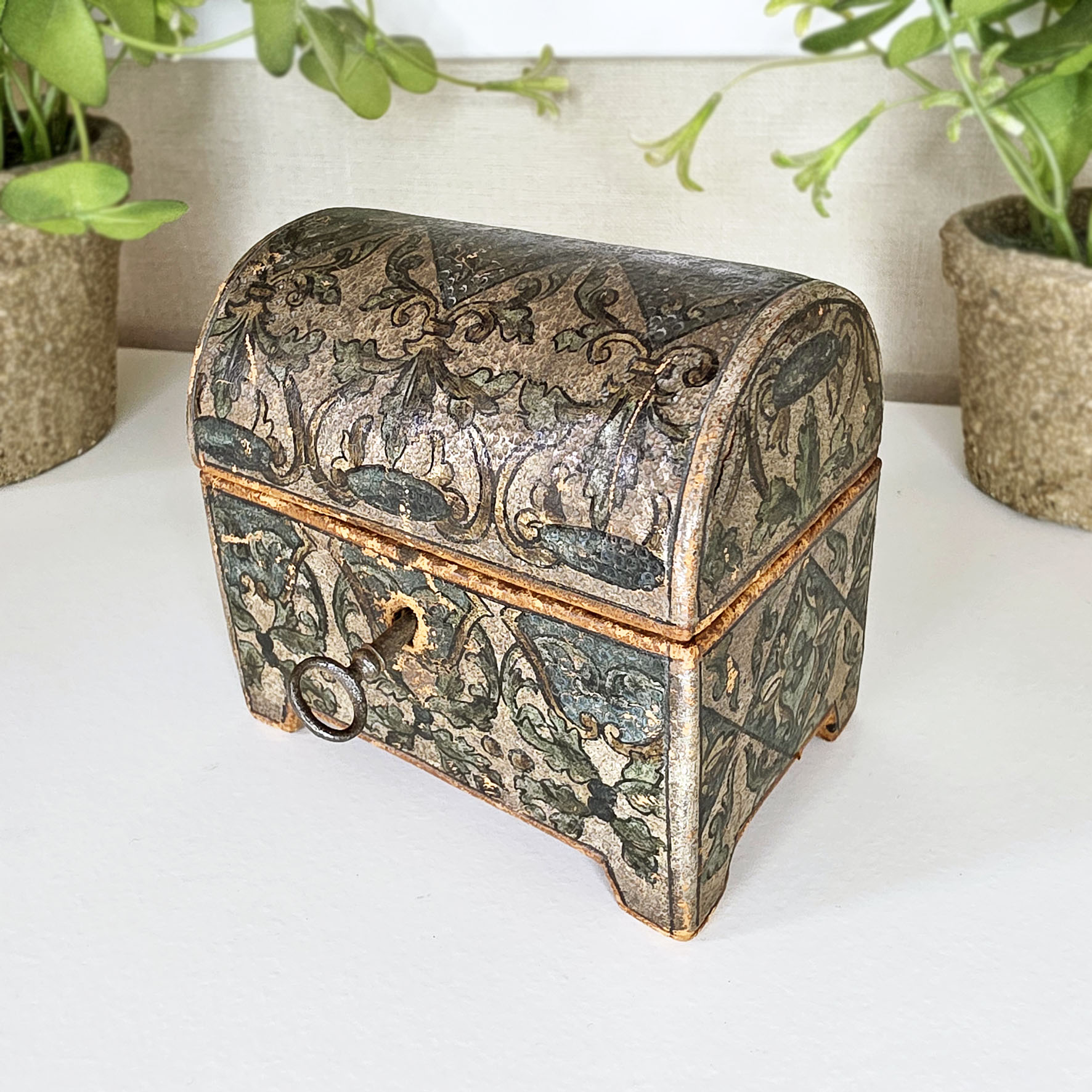 coffret ancien en cuir patiné Norsa Venezia, fabrication artisanale vénitienne fin XIXe siècle avec clé fonctionnelle, idéal en déco contemporaine