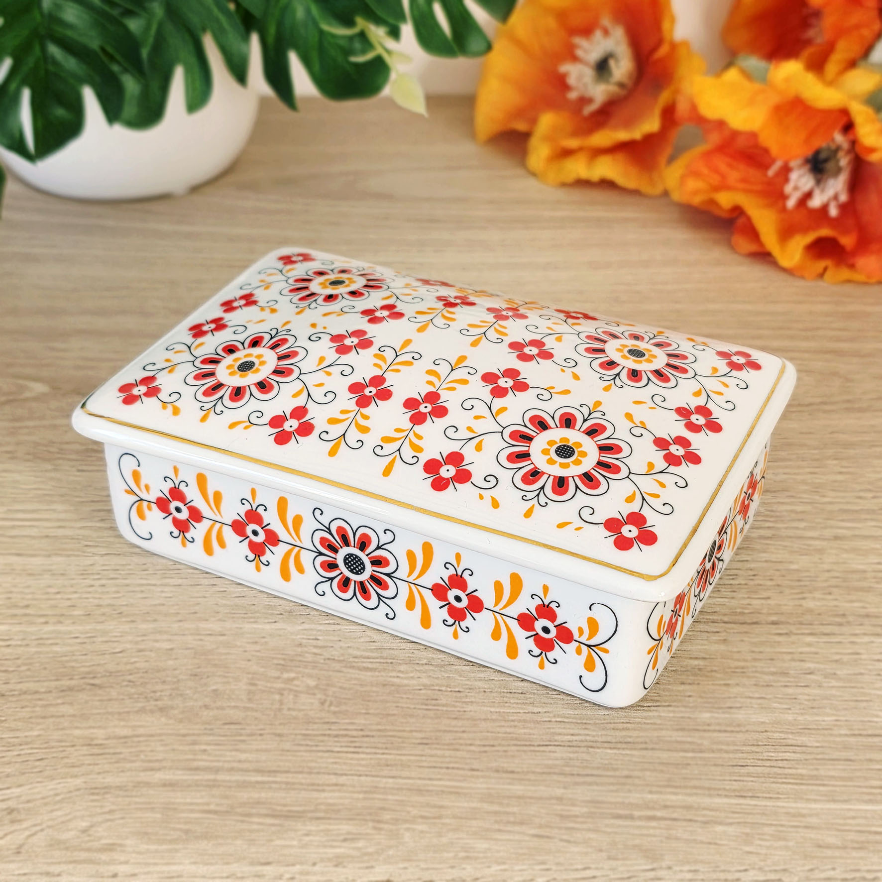 Boite vintage rectangulaire en porcelaine florale hongroise rouge et orange