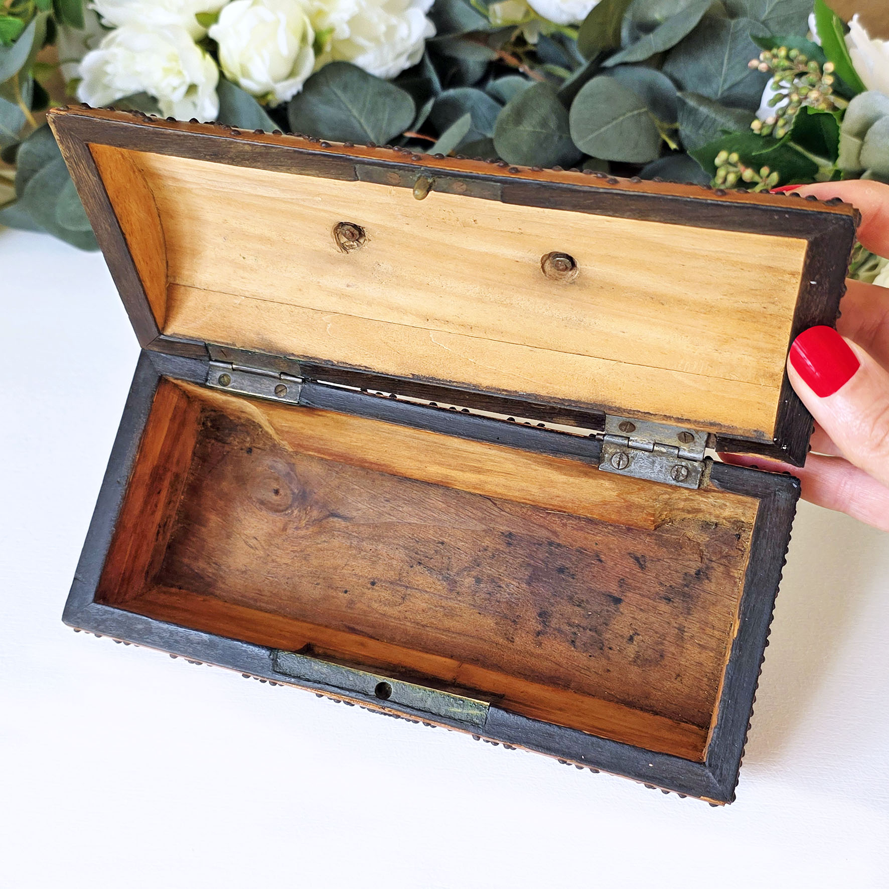 Boite ancienne en bois cloutée - Coffret de rangement (vers 1900) – Image 5