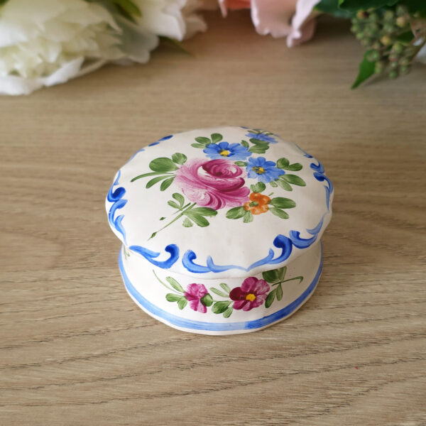 Petite boîte ronde vintage en porcelaine décor floral peint à la main années 60